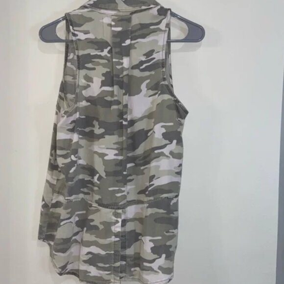 BELLA DAHL Camo Sleeveless Top with Collar Green and White - Size XS - EUC - Picture 8 of 9